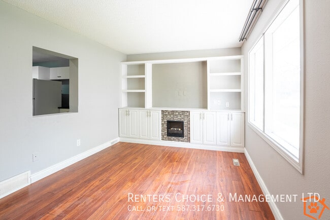 Building Photo - 2 Bedroom Condo With Assigned Parking