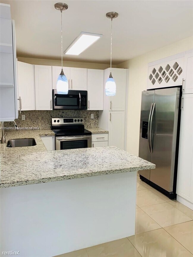 Building Photo - 3 br, 2 bath House - 15531 SW 133rd Pl Apt...