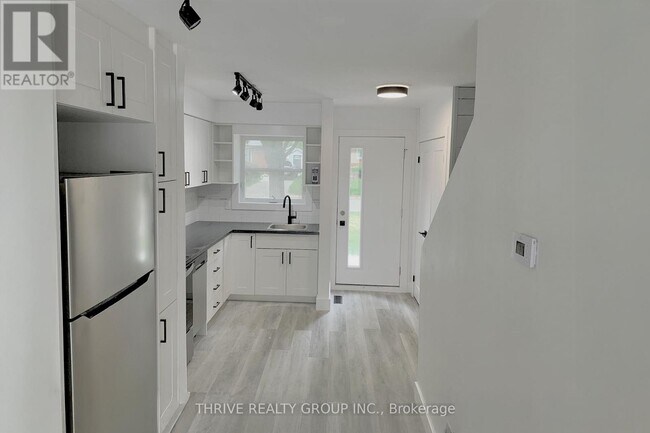 Building Photo - 51 Toulon Crescent