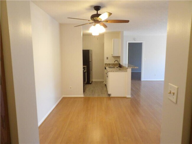 Foto del edificio - 18 Woodland Hills Dr