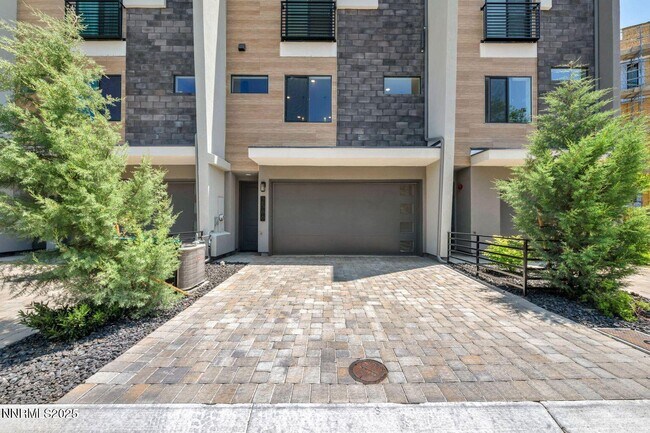 Building Photo - 557 California Ave