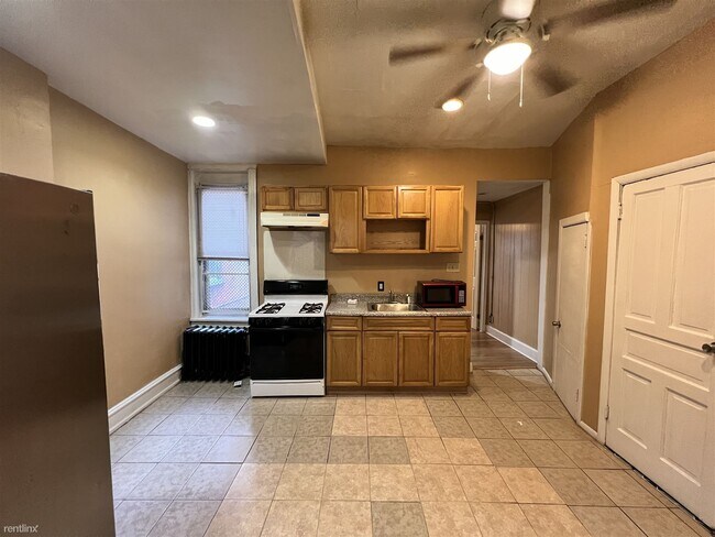 Foto del edificio - 1 br, 1 bath Triplex - 1333 North 60th Str...