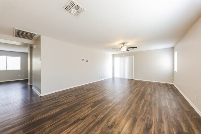 Foto del edificio - 16226 W Redfield Rd