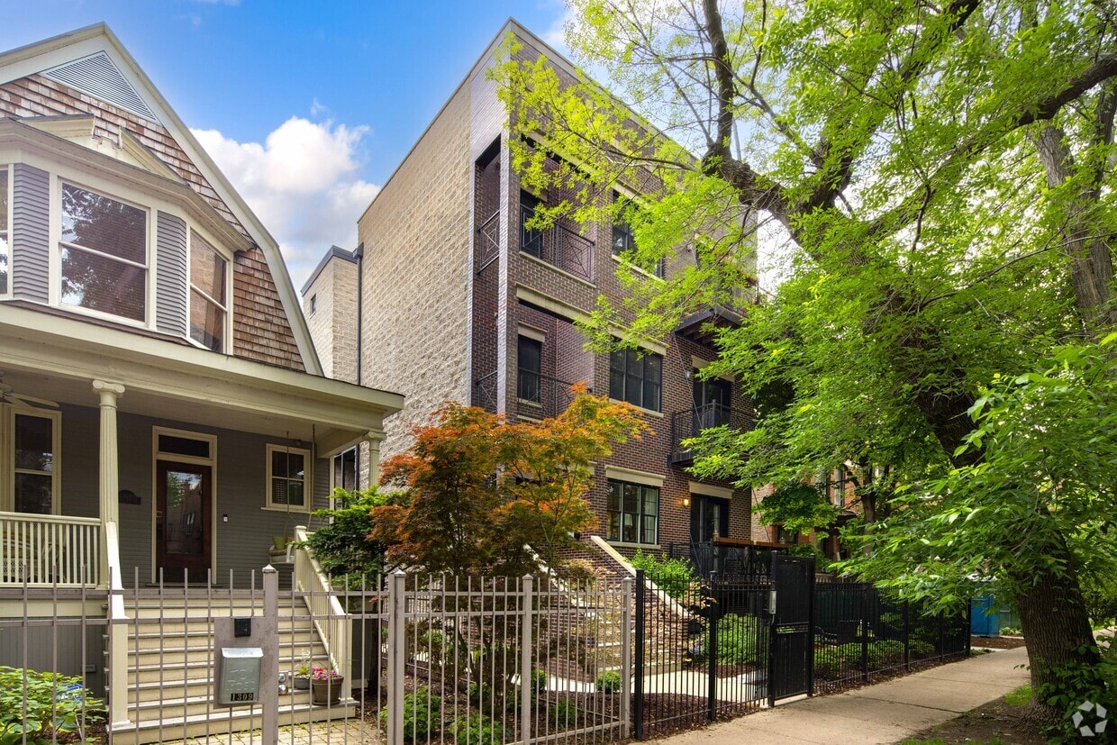 1313 W Carmen Ave, Chicago, IL 60640 1313 W Carmen Ave Chicago, IL