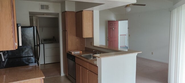 Building Photo - Lexington Place - 1134