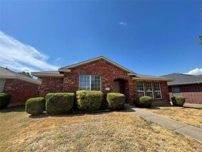 Building Photo - 713 Horseshoe Ct