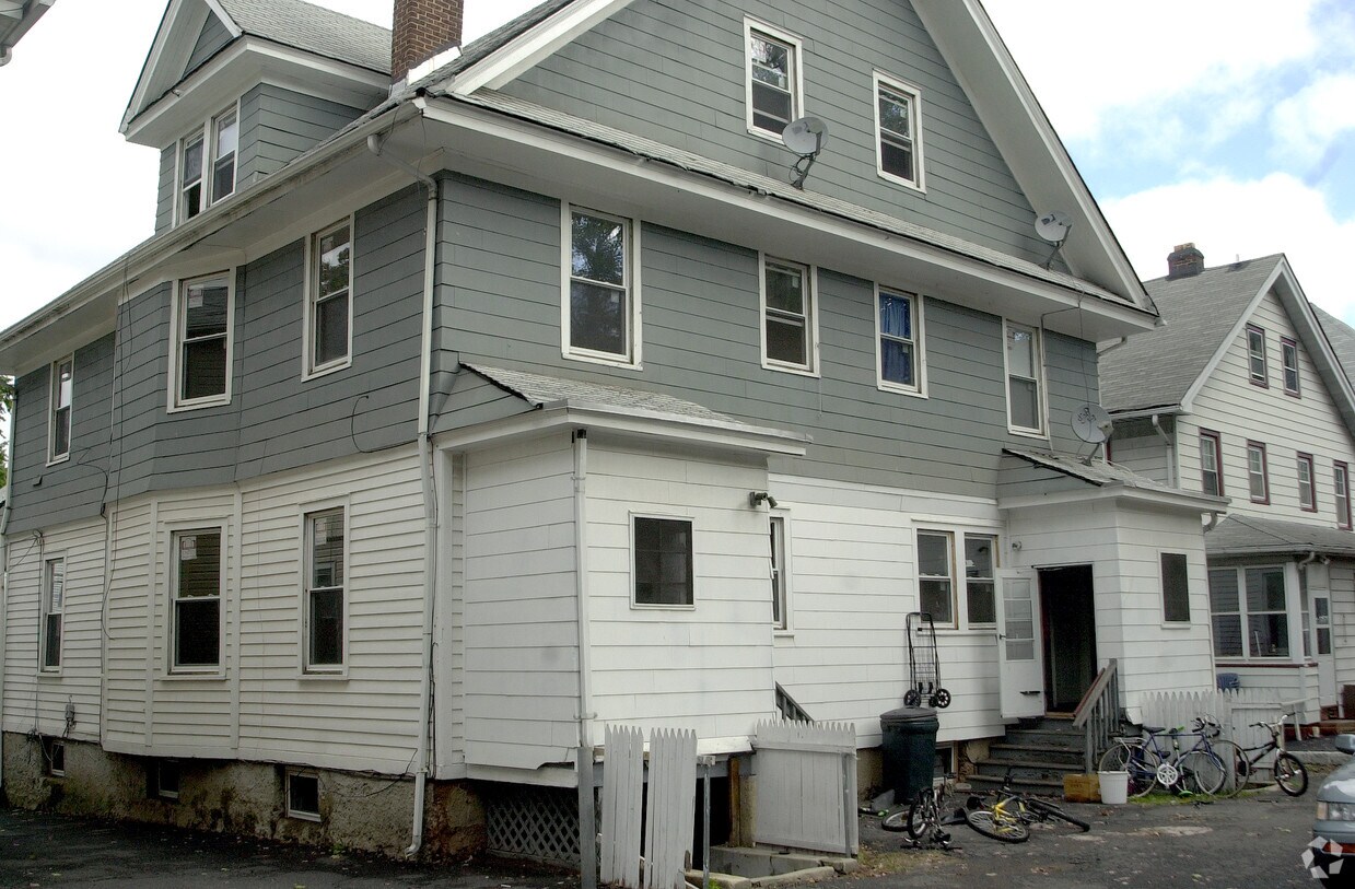 Building Photo - 20 Walnut St