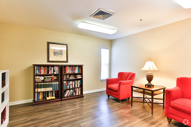 Sala de lectura - The Gables at Druid Hills Senior Apartments