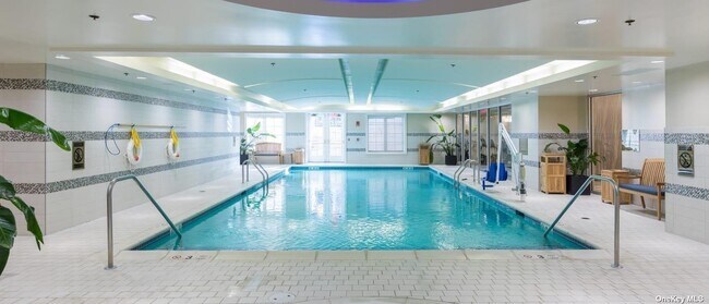 Foto del edificio - 3000 Royal Ct