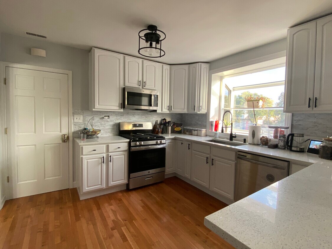 Foto principal - 3719 N Newcastle Ave