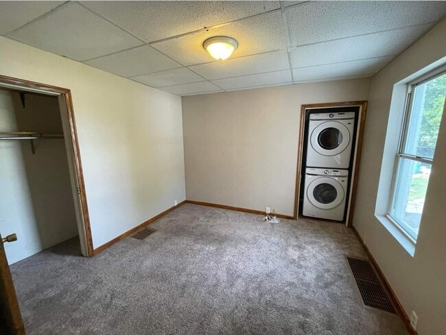 Building Photo - Beautiful newly remodeled 2 bed - 2 full baths!!!