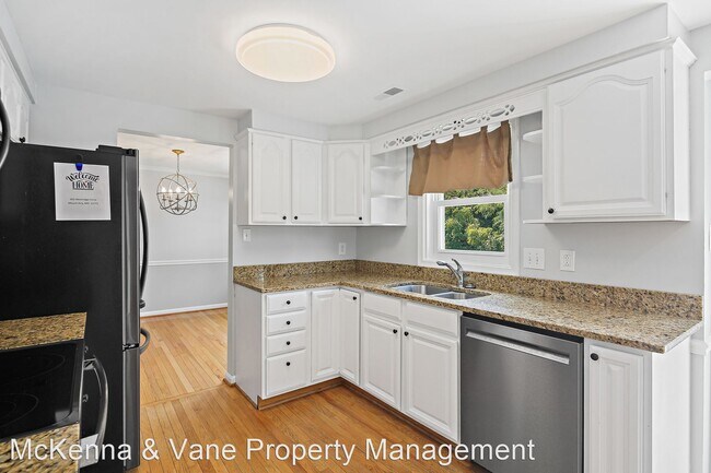 Building Photo - 4 br, 4 bath House - 303 Westridge Circle