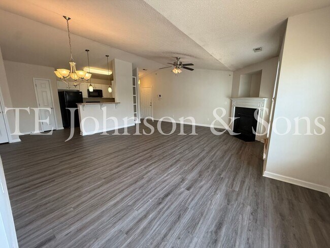 Foto del edificio - Lovely 2 Bedroom Condo Off Hwy 150