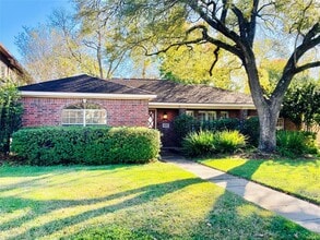 Building Photo - 4907 Elm St