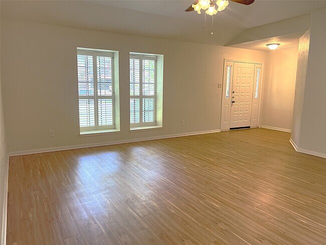 Building Photo - 3307 Golden Willow Dr
