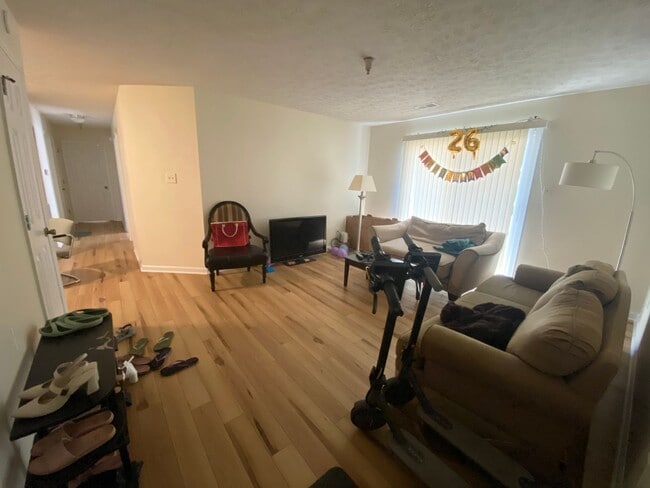 Building Photo - 3-Bedroom Apartment Near IU Bloomington Campus