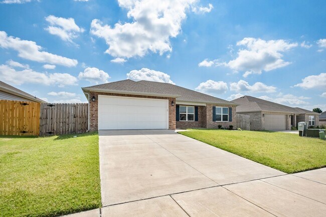 Foto del edificio - Beautiful 3 Bedroom in Lowell!