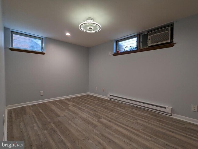 Building Photo - 403 W Logan St