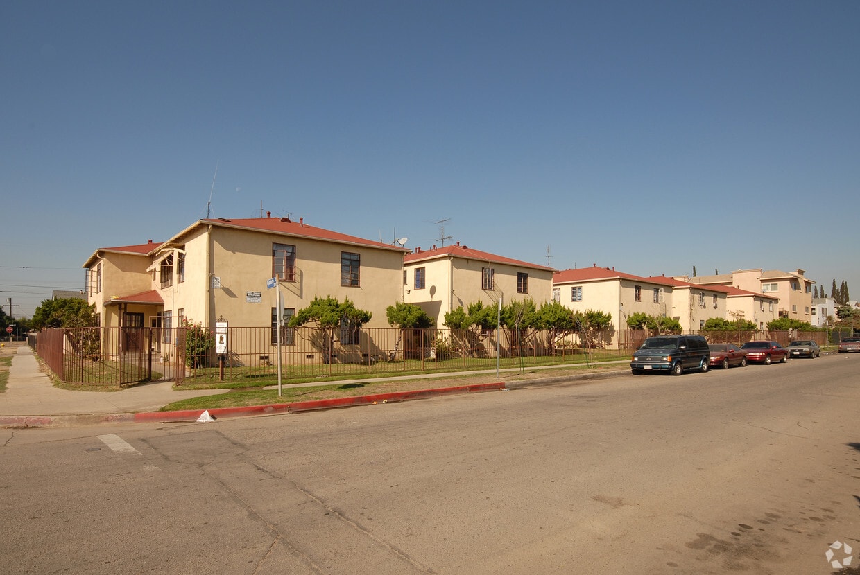 Building Photo - 7303 Bakman Ave