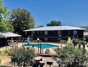 Building Photo - 1550 E 2nd St