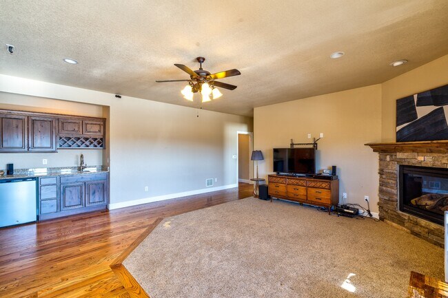 Building Photo - 1085 Diamond Rim Dr