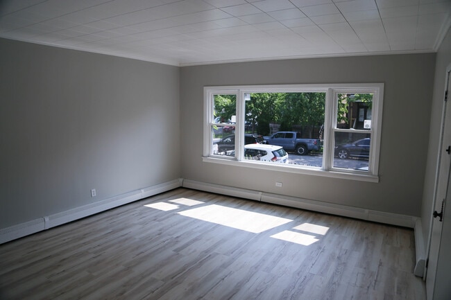 Building Photo - 1652 N Kedvale Ave