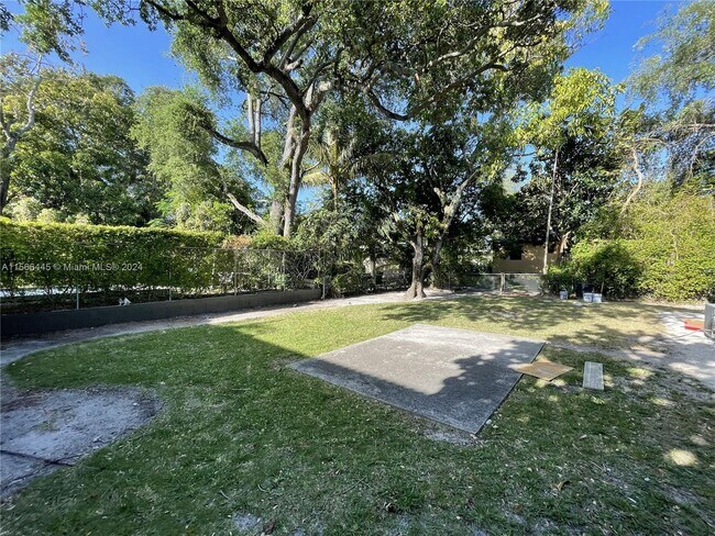 Foto del edificio - 3420 Bird Rd