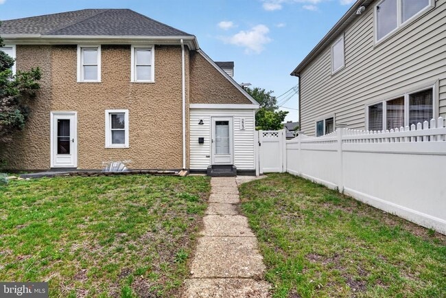 Building Photo - 223 Noreg Pl