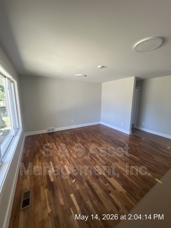 Foto del edificio - 4106 Stillwell Ave