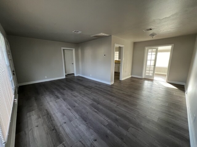 Foto del edificio - 2315 Butler Dr