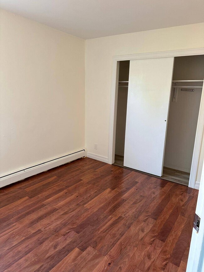 Foto del edificio - 1229 E 69th St