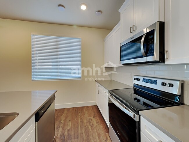 Building Photo - 4060 S Slate Creek Ave