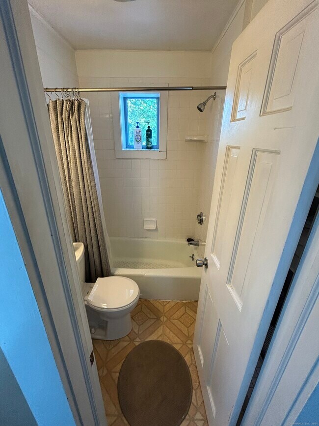 Building Photo - 27 Long Ln