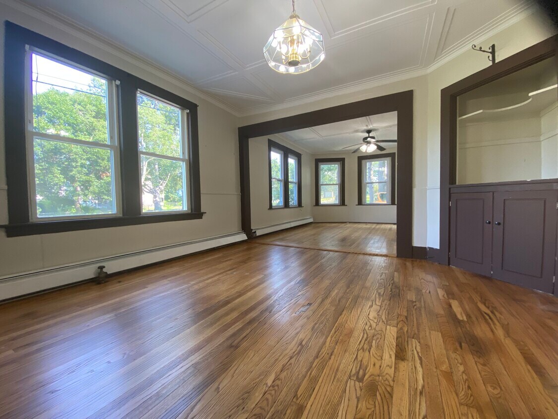 Primary Photo - 48 Cohasse St