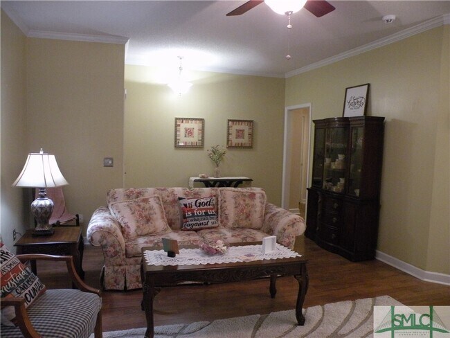 Building Photo - 14 Chaintree Dr
