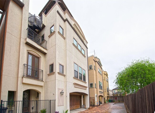 Foto del edificio - 1141 W 23rd St