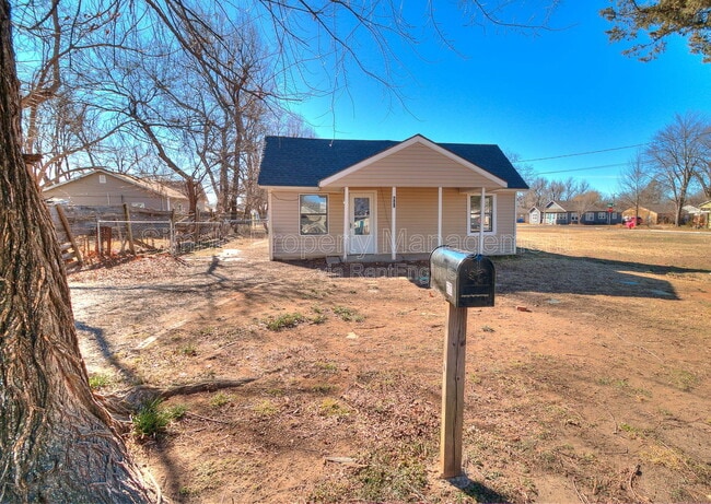 Photo - 620 W Acres St House