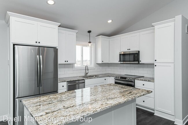 Building Photo - 4 br, 3 bath House - 332 Spring Day Court