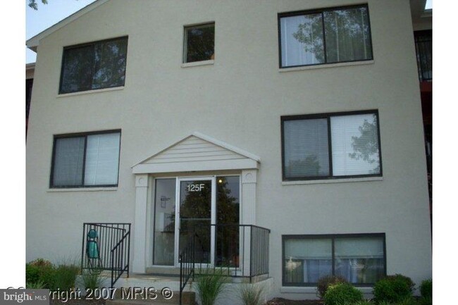 Building Photo - 125F Clubhouse Dr SW