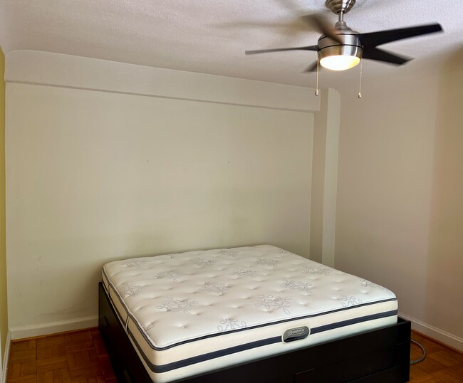 king size bed - 3051 Idaho Ave NW
