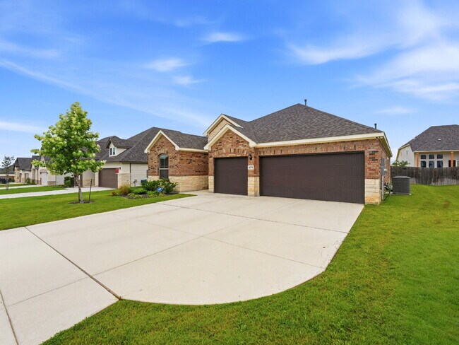 Building Photo - Spacious One-Story Living with Flex room/Office, 3-Car Garage & Designer Touches