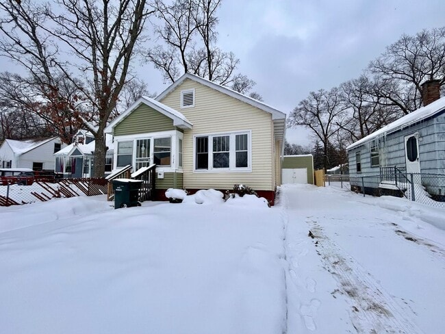 Building Photo - Three Bedroom Home in Muskegon