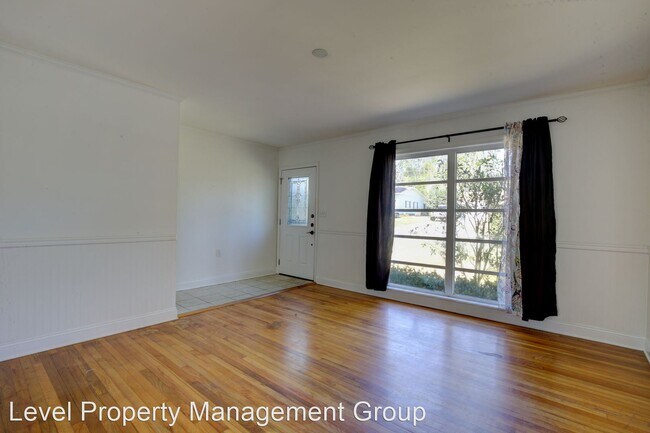 Building Photo - 3 br, 1.5 bath House - 602 Gayfer Ave.