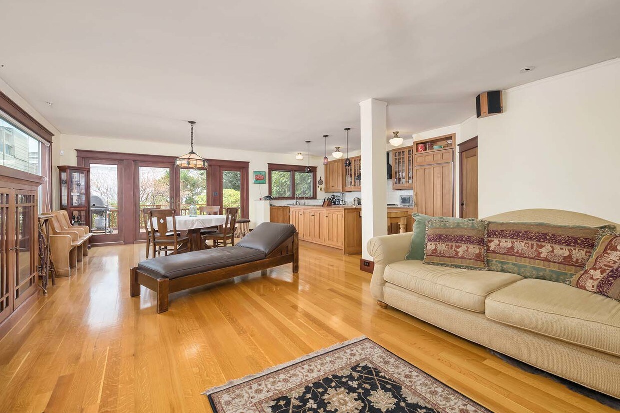 Primary Photo - Spacious Fully Furnished Home with Hot Tub