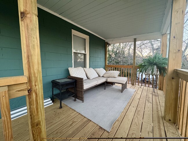 Building Photo - 1034 Charles Ave