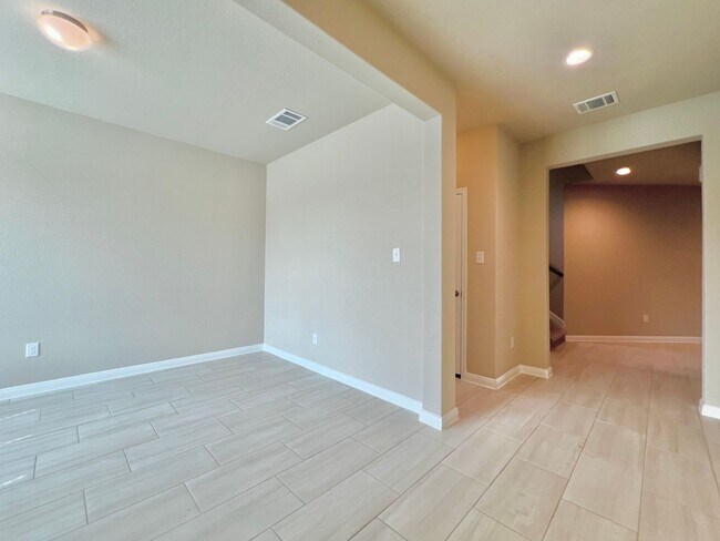 Building Photo - 1606 Misty Elm St