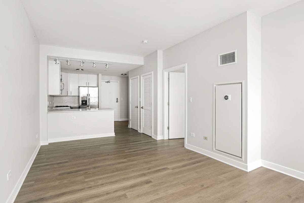 Photo - 769 W Adams St (Chicago, IL)
