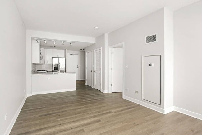 Photo - 769 W Adams St Apartment