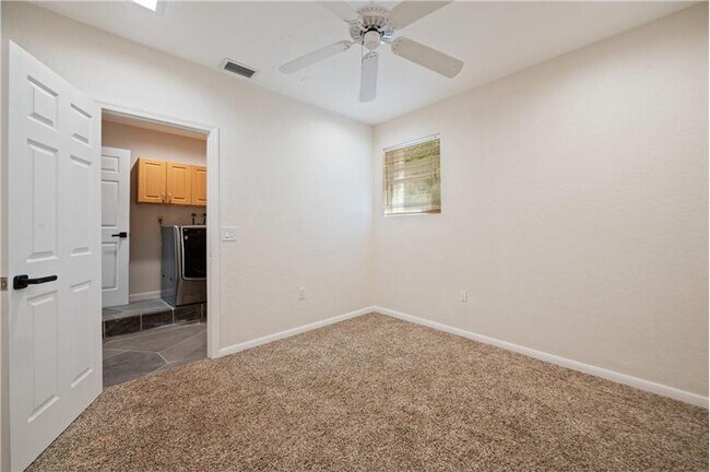 Foto del edificio - 6621 Fern St