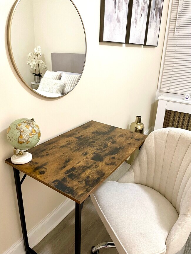 Building Photo - 2843 Woodbrook Ave